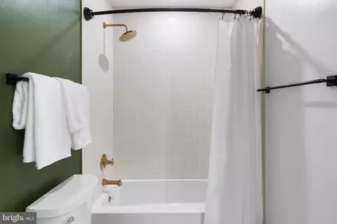Bath - 1124 Florida Ave NE #105, Washington, DC 20002 photo 2 of 2