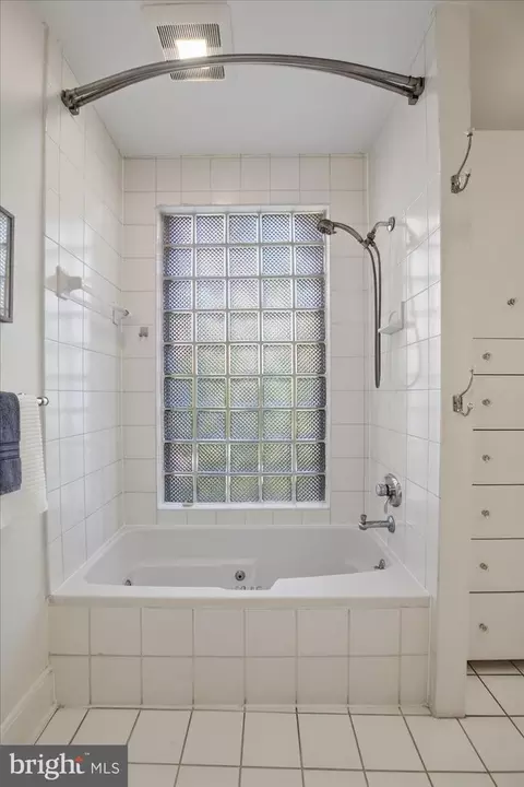 Bath - 304 A St SE, Washington, DC 20003 photo 3 of 4