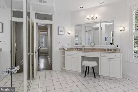 Bath - 304 A St SE, Washington, DC 20003 photo 4 of 4