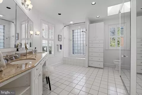 Bath - 304 A St SE, Washington, DC 20003 photo 2 of 4