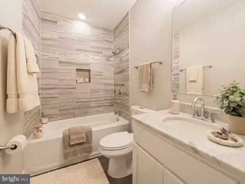 Bath - 426 18th NE #3, Washington, DC 20002 photo 1 of 6