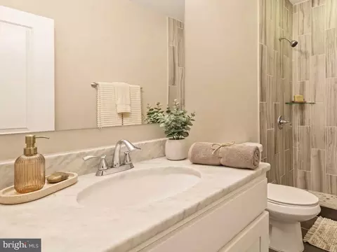 Bath - 426 18th NE #3, Washington, DC 20002 photo 3 of 6