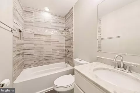 Bath - 426 18th NE #3, Washington, DC 20002 photo 2 of 6