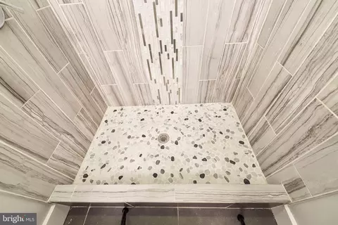 Bath - 426 18th NE #3, Washington, DC 20002 photo 5 of 6