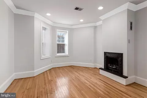 Living - 629 4th St NE #1, Washington, DC 20002 photo 2 of 5