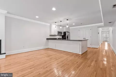 Living - 629 4th St NE #1, Washington, DC 20002 photo 4 of 5