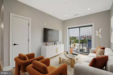 Living - 1016 17th Pl NE #305, Washington, DC 20002 photo 2 of 5