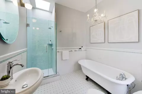 Bath - 330 14th Pl NE #4, Washington, DC 20002 photo 1 of 2
