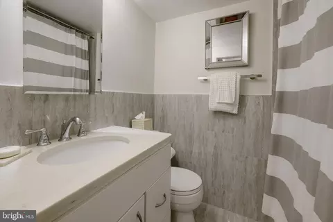 Bath - 1801 Clydesdale Pl NW #417, Washington, DC 20009 photo 1 of 2