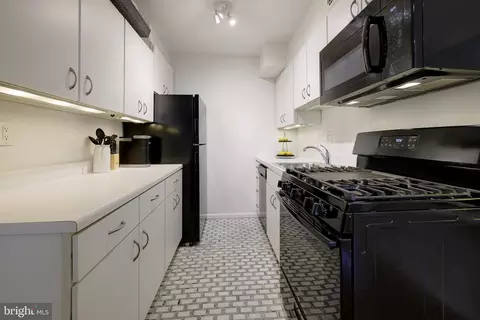 Kitchen - 1801 Clydesdale Pl NW #417, Washington, DC 20009 photo 2 of 3