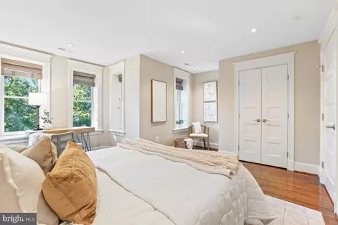Bedroom - 1541 T St NW, Washington, DC 20009 photo 8 of 10
