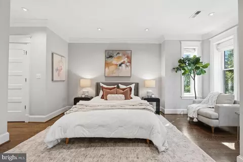 Bedroom - 1541 T St NW, Washington, DC 20009 photo 2 of 10