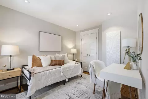 Bedroom - 1541 T St NW, Washington, DC 20009 photo 6 of 10