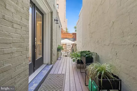 Exterior - 1541 T St NW, Washington, DC 20009 photo 2 of 6