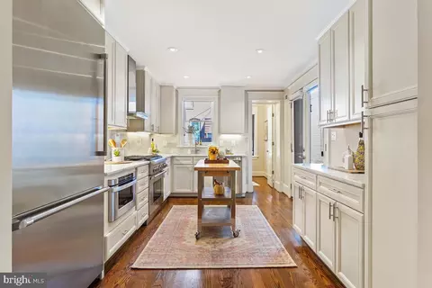 Entry Way - 1541 T St NW, Washington, DC 20009 photo 3 of 4