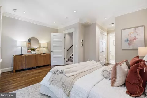 Bedroom - 1541 T St NW, Washington, DC 20009 photo 5 of 10