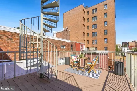 Exterior - 1541 T St NW, Washington, DC 20009 photo 4 of 6
