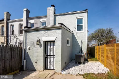 Exterior - 633 18th St NE, Washington, DC 20002 photo 4 of 5