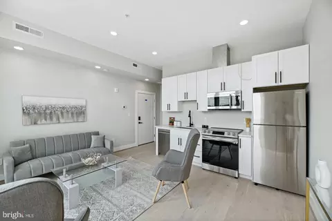2213 M St NE #7, Washington, DC 20002