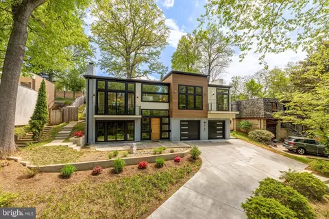 Exterior - 8165 E Beach Dr NW, Washington, DC 20012 photo 8 of 10