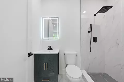 Bath - 2105 M St NE #2, Washington, DC 20002 photo 1 of 2