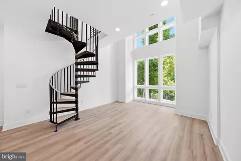 Living - 2105 M St NE #7, Washington, DC 20002 photo 3 of 4