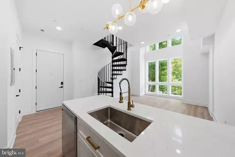 Entry Way - 2105 M St NE #7, Washington, DC 20002 photo 6 of 15