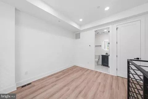 Entry Way - 2105 M St NE #7, Washington, DC 20002 photo 14 of 15
