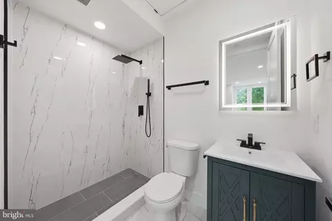 Bath - 2105 M St NE #7, Washington, DC 20002 photo 2 of 2