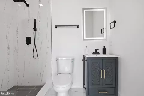 Bath - 2105 M St NE #10, Washington, DC 20002 photo 2 of 3