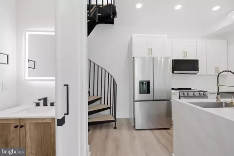Entry Way - 2105 M St NE #PH1, Washington, DC 20002 photo 3 of 4