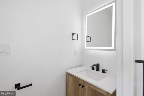 Entry Way - 2105 M St NE #PH3, Washington, DC 20002 photo 2 of 2