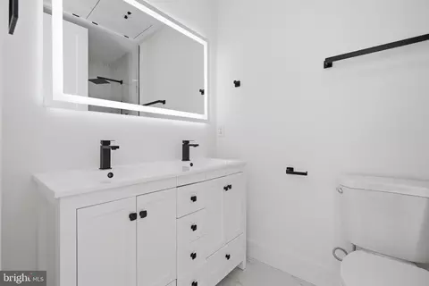 Bath - 2105 M St NE #PH3, Washington, DC 20002 photo 1 of 2