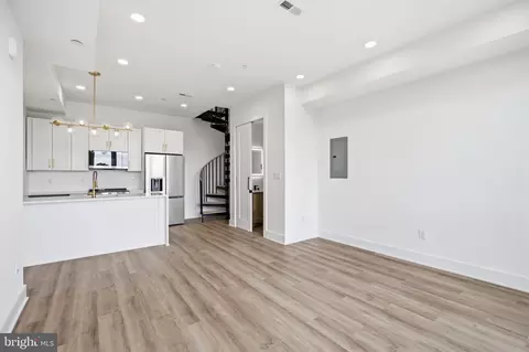 Living - 2105 M St NE #PH4, Washington, DC 20002 photo 4 of 4