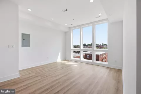 Living - 2105 M St NE #PH4, Washington, DC 20002 photo 2 of 4
