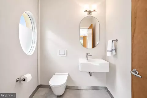 Bath - 2351 Champlain St NW #PH4, Washington, DC 20009 photo 1 of 1
