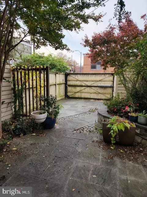 520 4th St NE, Washington, DC 20002 photo 3