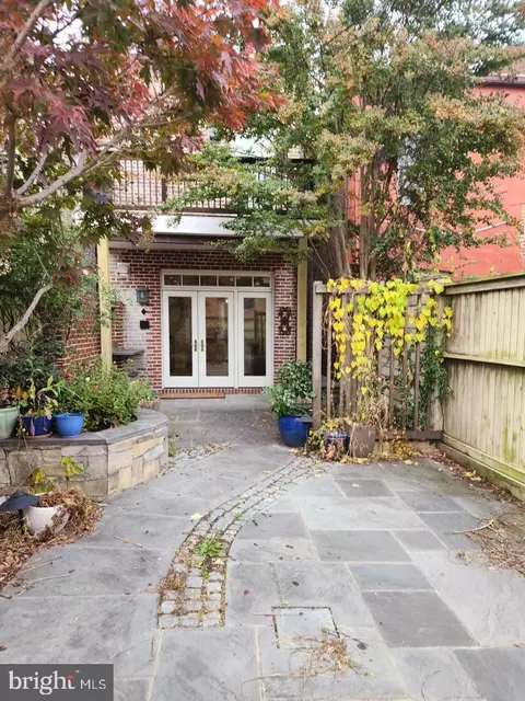 520 4th St NE, Washington, DC 20002 photo 2