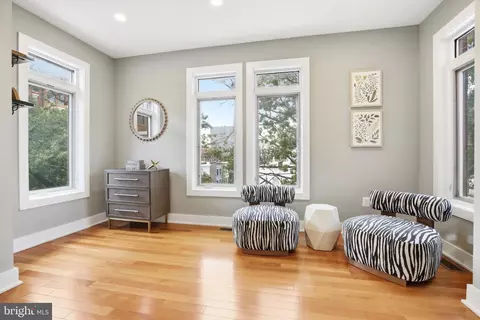 Entry Way - 915 3rd St NE, Washington, DC 20002 photo 6 of 12