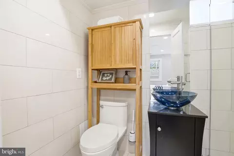 Bath - 915 3rd St NE, Washington, DC 20002 photo 10 of 12
