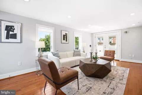 Living - 915 3rd St NE, Washington, DC 20002 photo 2 of 4