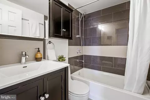 Bath - 2000 16th St NW #403, Washington, DC 20009 photo 3 of 3