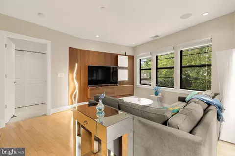5201 Wisconsin Ave NW #212, Washington, DC 20015