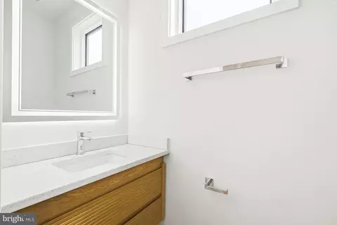Bath - 1516 Levis St NE #2, Washington, DC 20002 photo 1 of 4