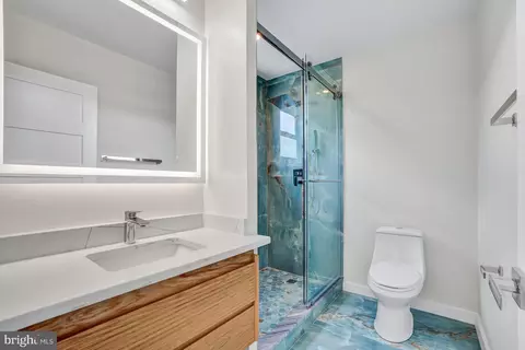 Bath - 1516 Levis St NE #2, Washington, DC 20002 photo 3 of 4