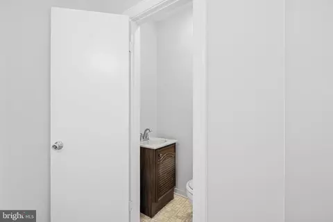 Entry Way - 15 15th St SE, Washington, DC 20003 photo 4 of 5