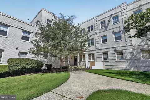3872 9th St SE #201, Washington, DC 20032