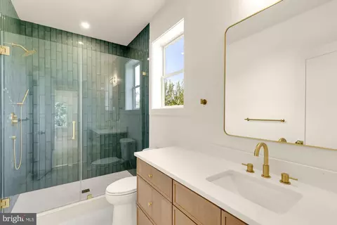 Bath - 224 21st NE #4, Washington, DC 20002 photo 3 of 3