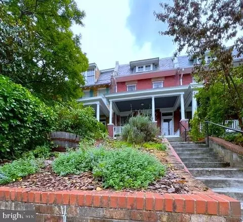 3415 Oakwood Ter NW, Washington, DC 20010