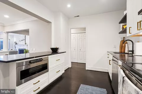 Kitchen - 3263 Sutton Pl NW #C, Washington, DC 20016 photo 3 of 4